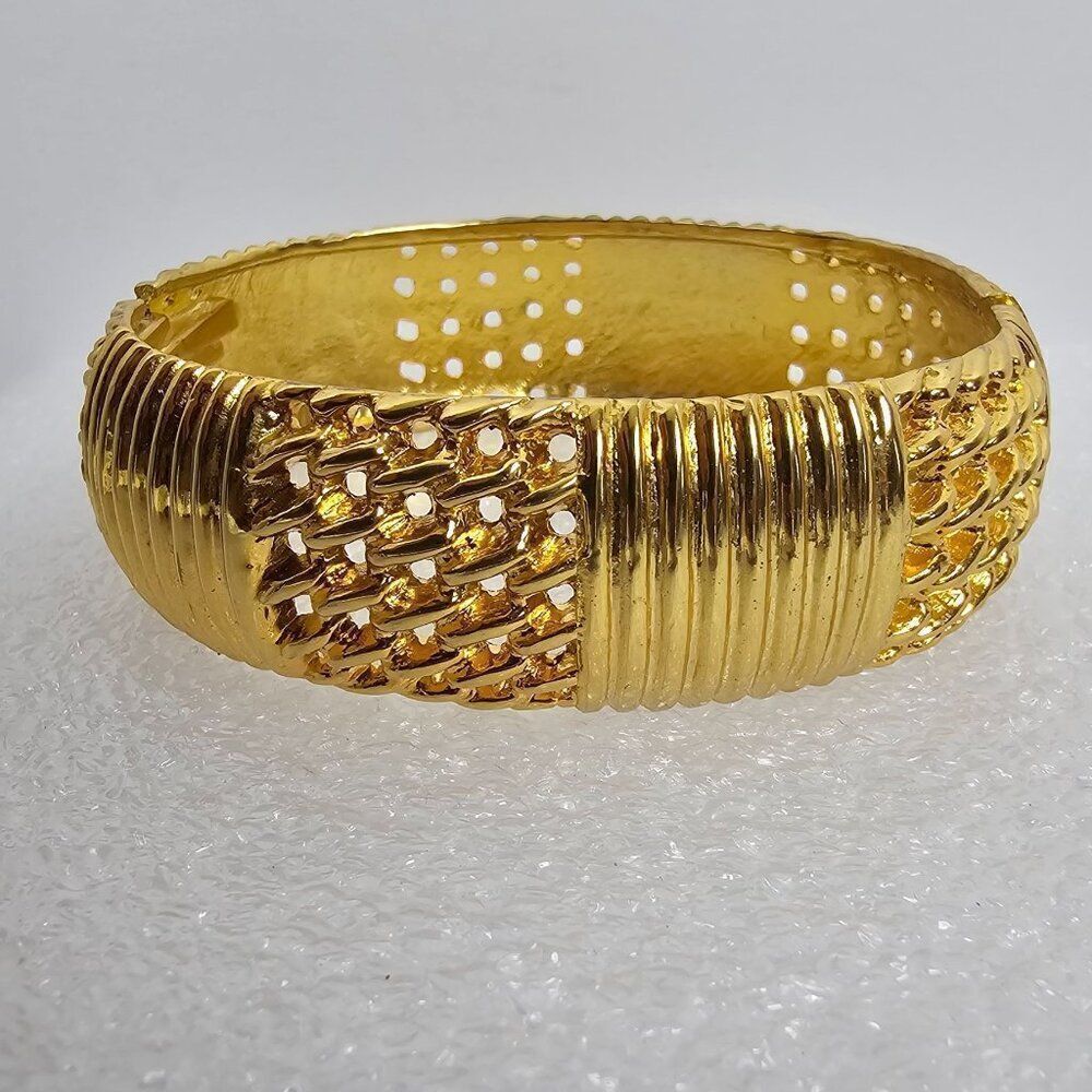 Vintage Gold Tone Hinged Clamper‎ Bracelet Stripe Open Work Chunky Statement